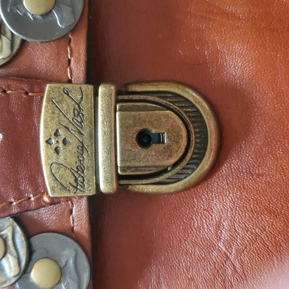 Patricia Nash Lanza Smooth Veg Tan Leather Studded Coin Crossbody Wristlet NWT - Picture 5 of 11
